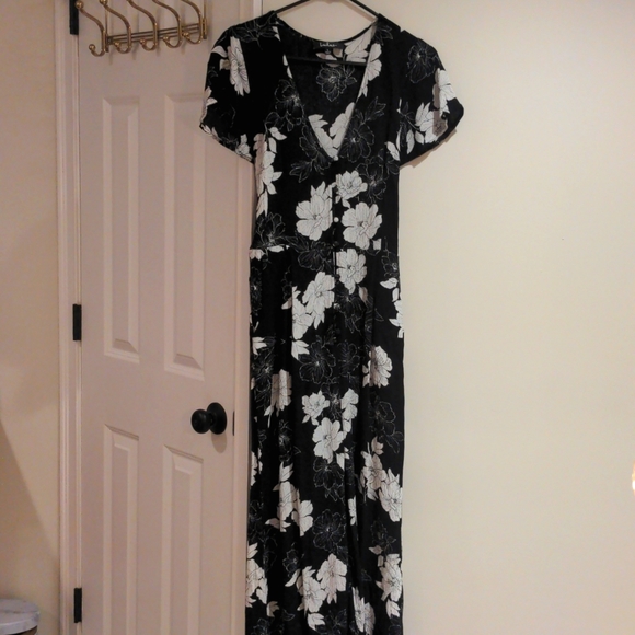 Lulus Pants - Floral Jumpsuit (with Pockets!) from Lulu's - NWOT
